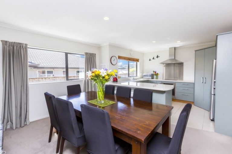 Photo of property in 3 Aragon Grove, Kingsley Heights, Upper Hutt, 5018