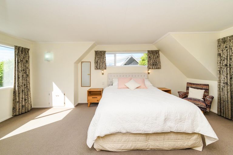 Photo of property in 15 Elmira Avenue, Hokowhitu, Palmerston North, 4410