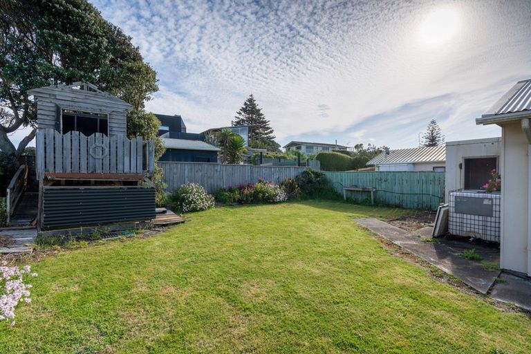 Photo of property in 15 Tasman Road, Otaki Beach, Otaki, 5512