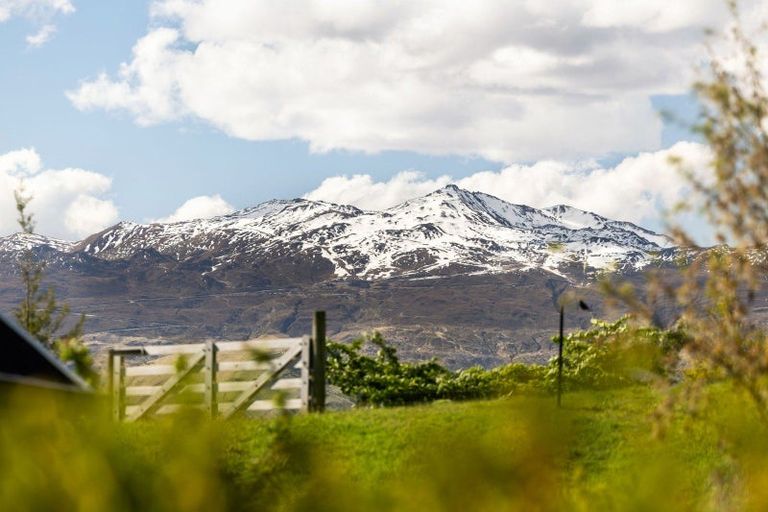 Photo of property in 4 Mckenzies Shute, Jacks Point, Queenstown, 9371