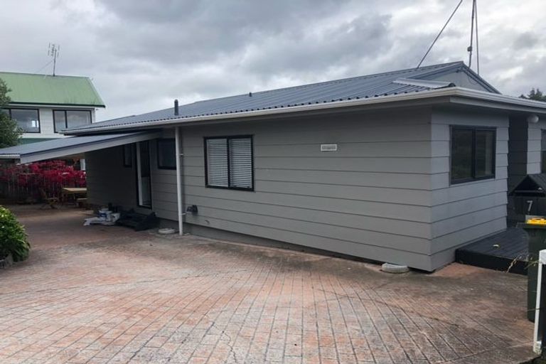 Photo of property in 2/7 Kitewao Street, Northcote, Auckland, 0627