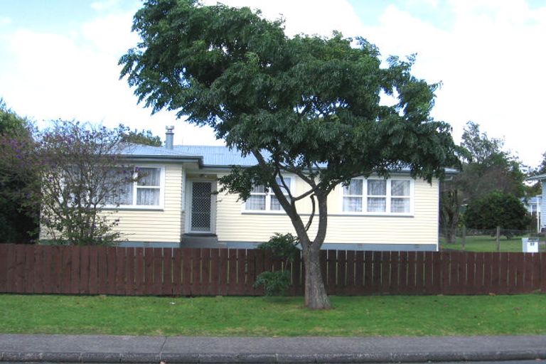Photo of property in 27 Universal Drive, Henderson, Auckland, 0610
