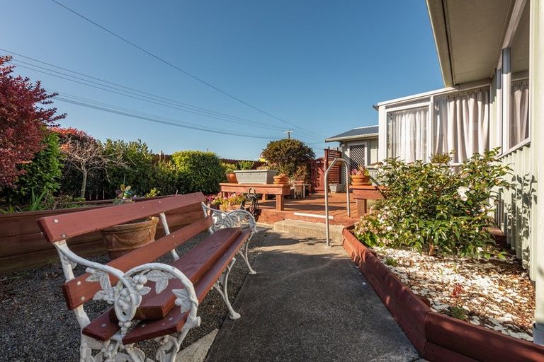 Photo of property in 2 Meadowvale Drive, Levin, 5510