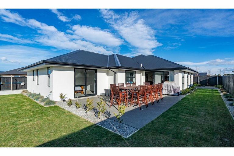 Photo of property in 23 Valour Drive, Rangiora, 7400