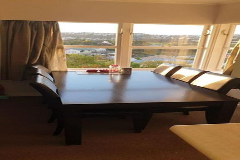 Photo of property in 5 Quigley Street, Newlands, Wellington, 6037