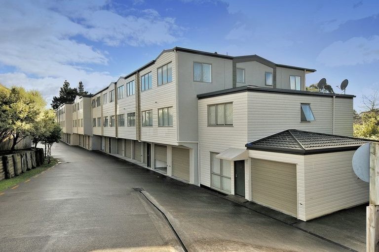Photo of property in The Haven, 28/120 Beach Haven Road, Beach Haven, Auckland, 0626