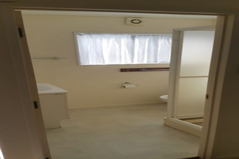 Photo of property in 4229 Great North Road, Glendene, Auckland, 0602