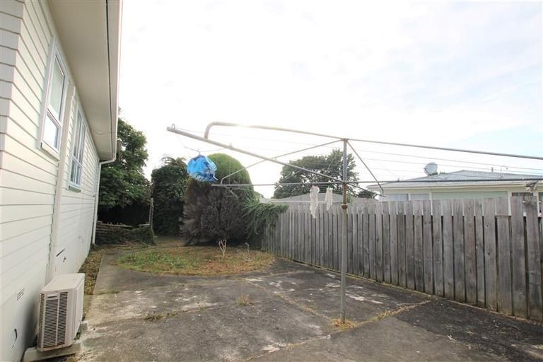 Photo of property in 6 Rondorlyn Place, Manurewa, Auckland, 2102