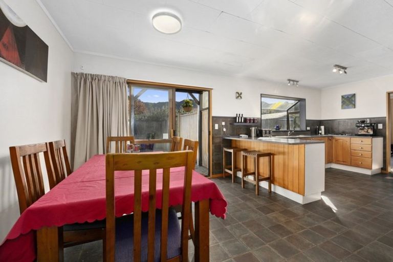 Photo of property in 21 Baltimore Crescent, Totara Park, Upper Hutt, 5018
