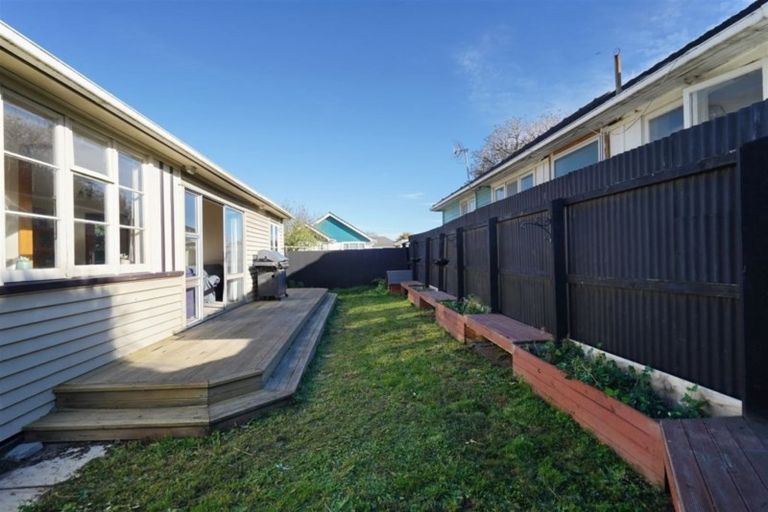 Photo of property in 2/7 Wilmot Street, Northcote, Christchurch, 8052