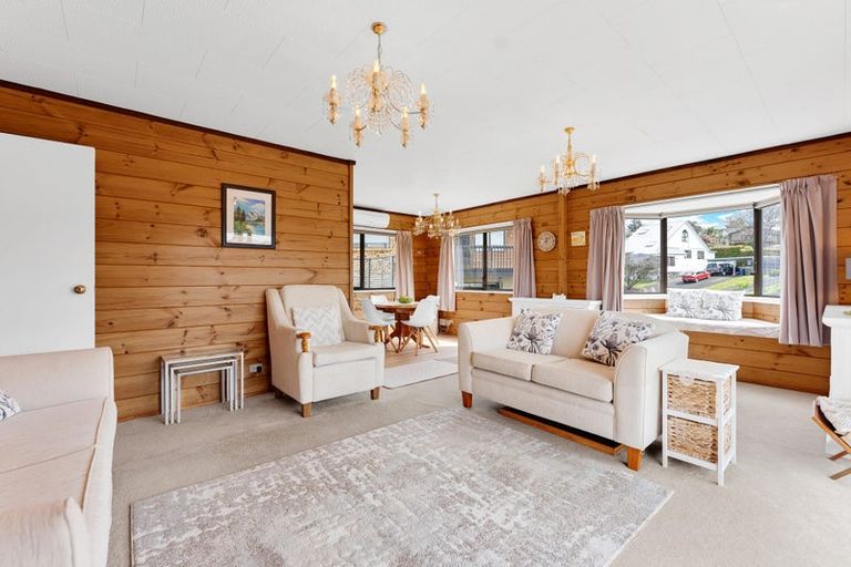 Photo of property in 69 Spence Road, Henderson, Auckland, 0612