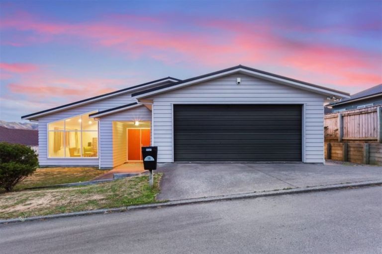 Photo of property in 19 Kahurangi Heights, Aotea, Porirua, 5024