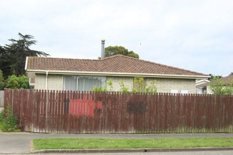 Photo of property in 2/49 Kuaka Crescent, Bromley, Christchurch, 8062
