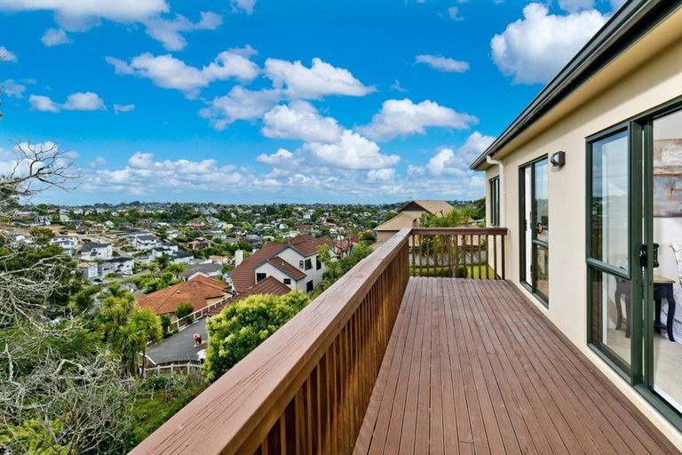 Photo of property in 2/131 Browns Bay Road, Browns Bay, Auckland, 0630