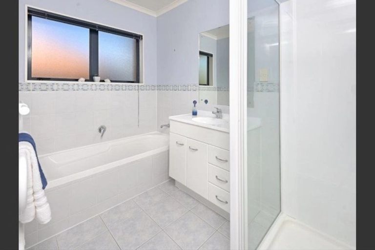 Photo of property in 23 Dairyland Drive, East Tamaki Heights, Auckland, 2016