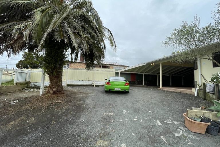 Photo of property in 32a Te Atatu Road, Te Atatu South, Auckland, 0610