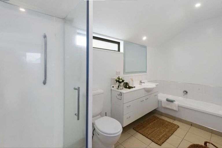 Photo of property in 130 Wairakei Road, Bryndwr, Christchurch, 8053
