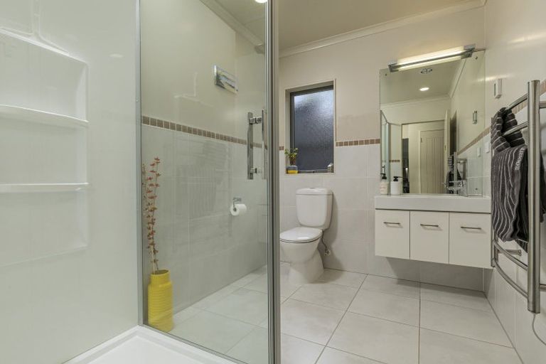 Photo of property in 17 Oak View Terrace, Schnapper Rock, Auckland, 0632