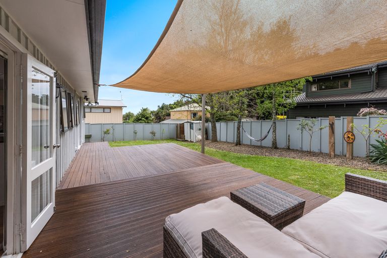 Photo of property in 24 Deodar Place, Totara Heights, Auckland, 2105