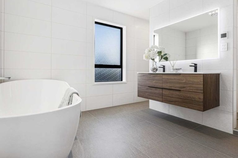 Photo of property in 62 Donegal Park Drive, Flat Bush, Auckland, 2019