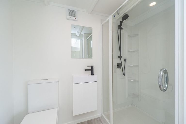 Photo of property in 43 Harbour View Road, Northland, Wellington, 6012