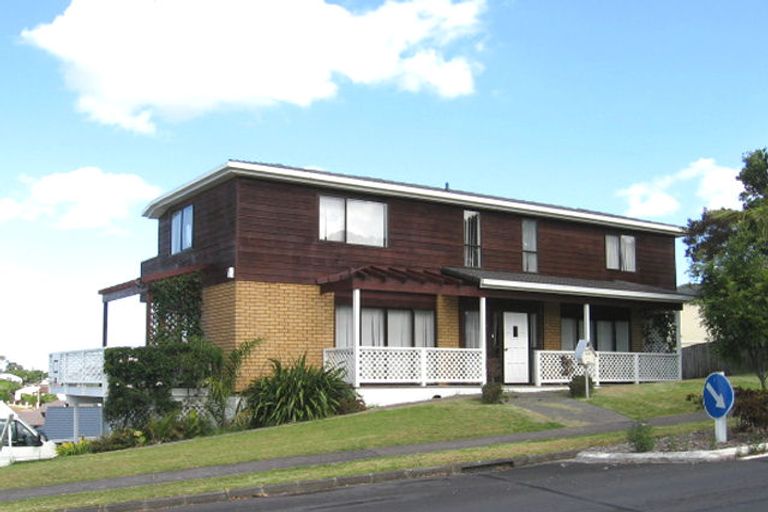 Photo of property in 88 Lagoon Way, West Harbour, Auckland, 0618