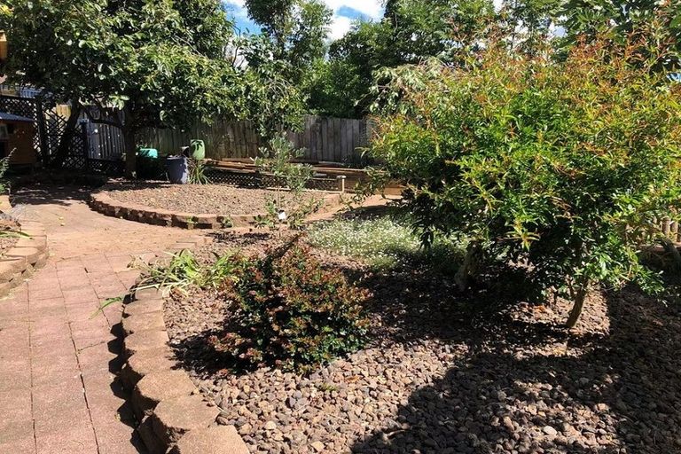 Photo of property in 2/22 Cornelian Crescent, Half Moon Bay, Auckland, 2012