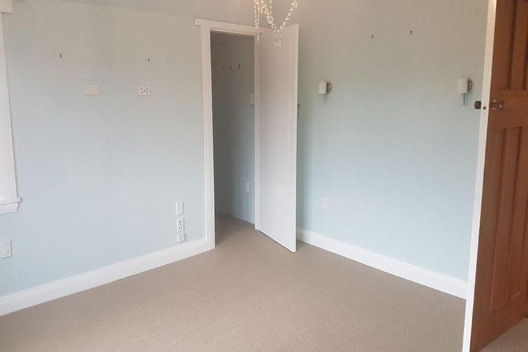 Photo of property in 17 Saint Michaels Crescent, Kelburn, Wellington, 6012