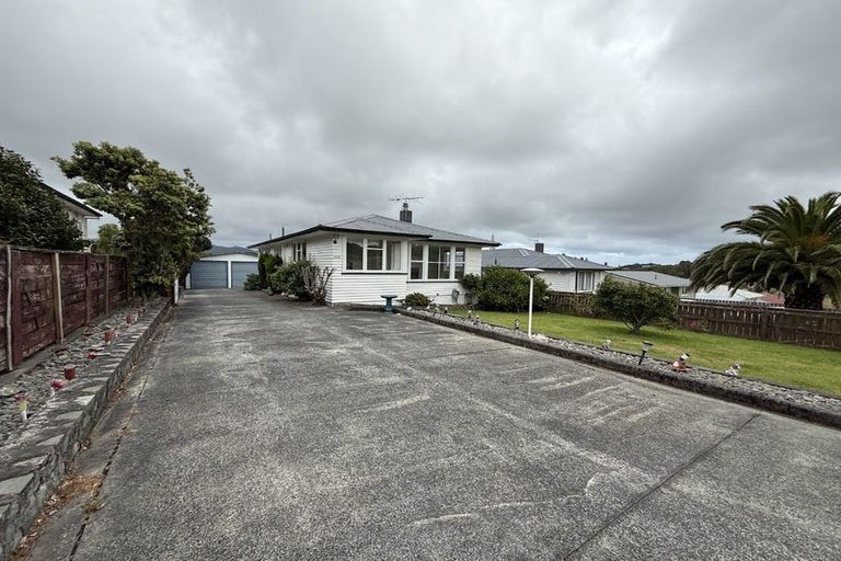 Photo of property in 15 Natone Street, Waitangirua, Porirua, 5024