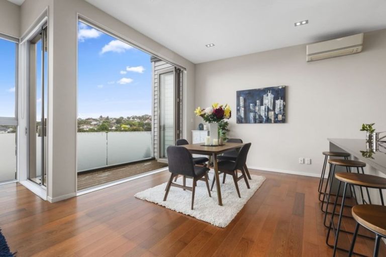 Photo of property in Wilk Heights, 2/8 Wilk Lane, Browns Bay, Auckland, 0630