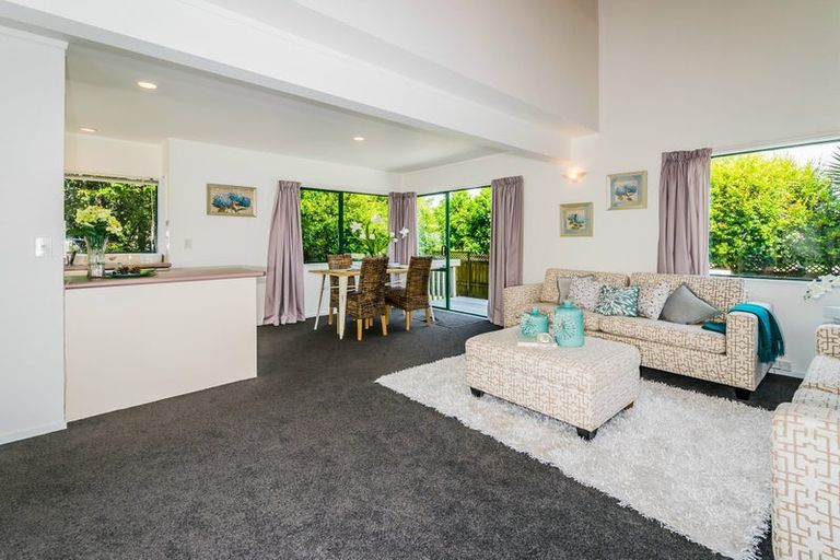 Photo of property in 1/470 East Coast Road, Windsor Park, Auckland, 0630