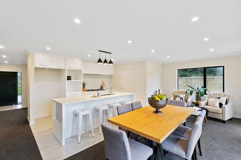 Photo of property in 6 Pihipihi Way, Crofton Downs, Wellington, 6035