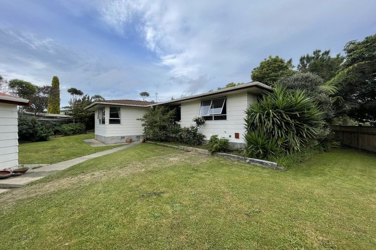 Photo of property in 1 Grant Place, Awapuni, Palmerston North, 4412