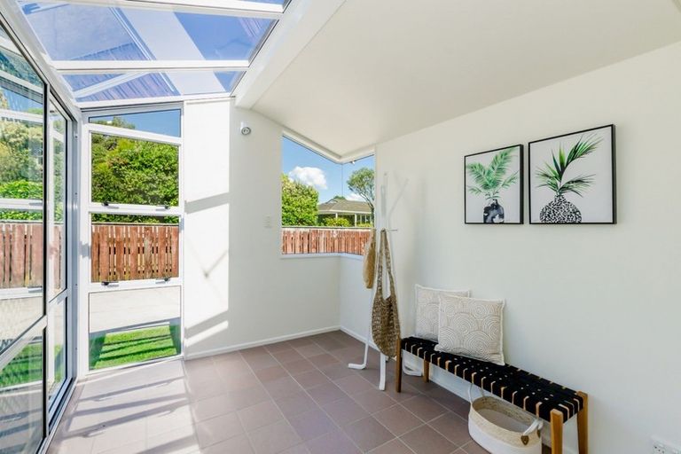 Photo of property in 2a Rewarewa Crescent, Waikanae, 5036