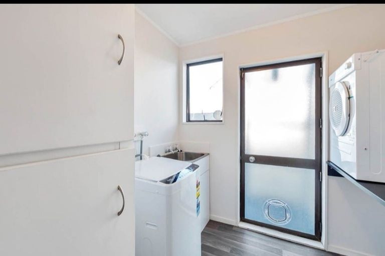 Photo of property in 206 Solar Road, Glen Eden, Auckland, 0602