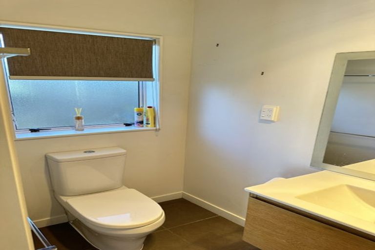 Photo of property in 34 Highland Park Drive, Highland Park, Auckland, 2010