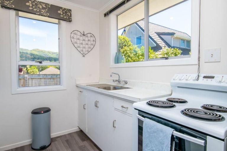 Photo of property in 36a Ranui Terrace, Tawa, Wellington, 5028
