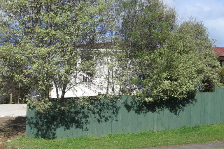 Photo of property in 2/4 Yarra Place, Botany Downs, Auckland, 2010