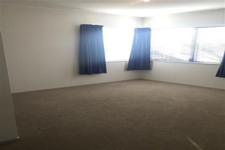 Photo of property in 21 Glucina Avenue, West Harbour, Auckland, 0618
