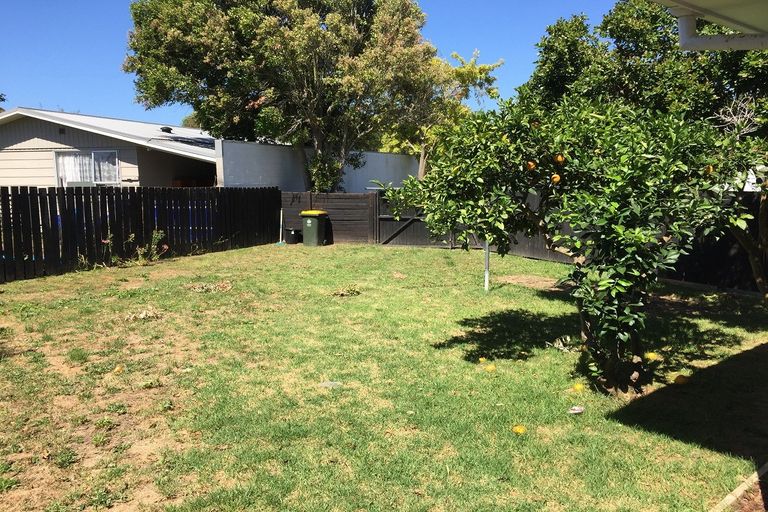 Photo of property in 1/27 Mon Desir Place, Manurewa, Auckland, 2102
