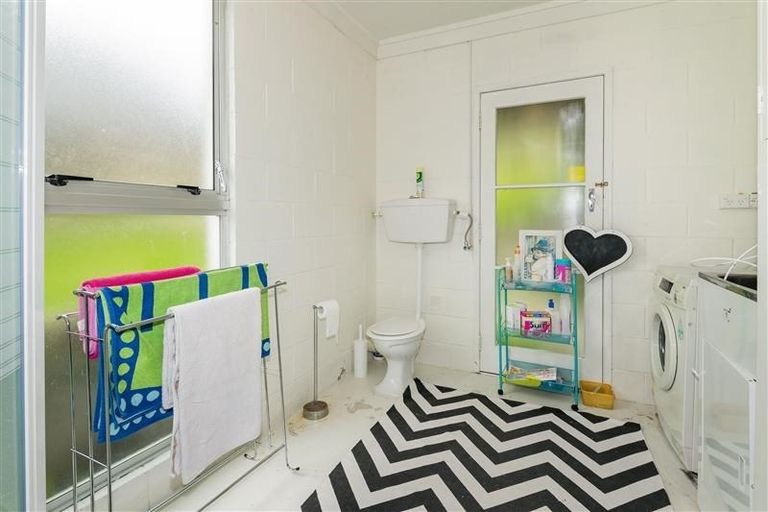 Photo of property in 12 William Souter Street, Forrest Hill, Auckland, 0620