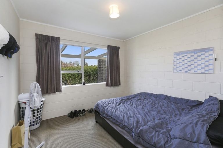 Photo of property in 12 Warren Place, Frankleigh Park, New Plymouth, 4310