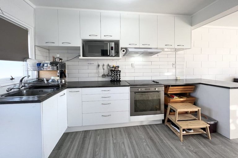 Photo of property in 9/1 Glen Road, Browns Bay, Auckland, 0630