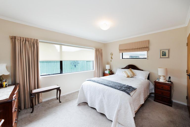 Photo of property in 10 Purdie Place, Milson, Palmerston North, 4414