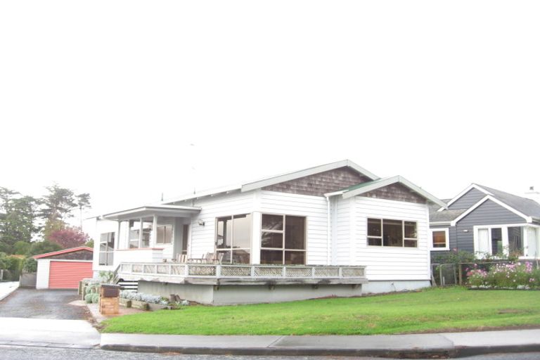 Photo of property in 60 Marine Parade, Mellons Bay, Auckland, 2014