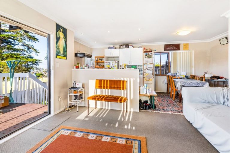 Photo of property in 7 Garton Drive, Massey, Auckland, 0614