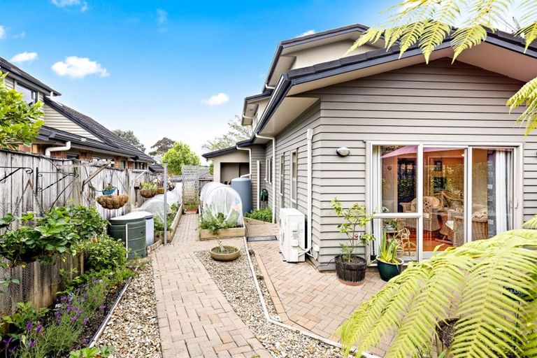 Photo of property in 3 Travis View Drive, Fairview Heights, Auckland, 0632