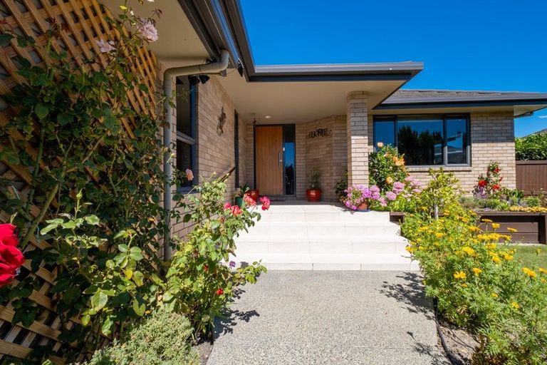 Photo of property in 26 Weka Place, Picton, 7220