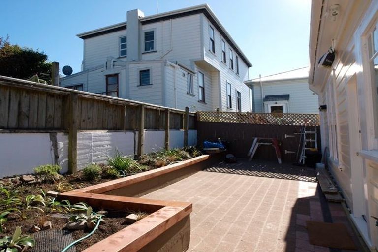 Photo of property in 2 Manley Terrace, Newtown, Wellington, 6021