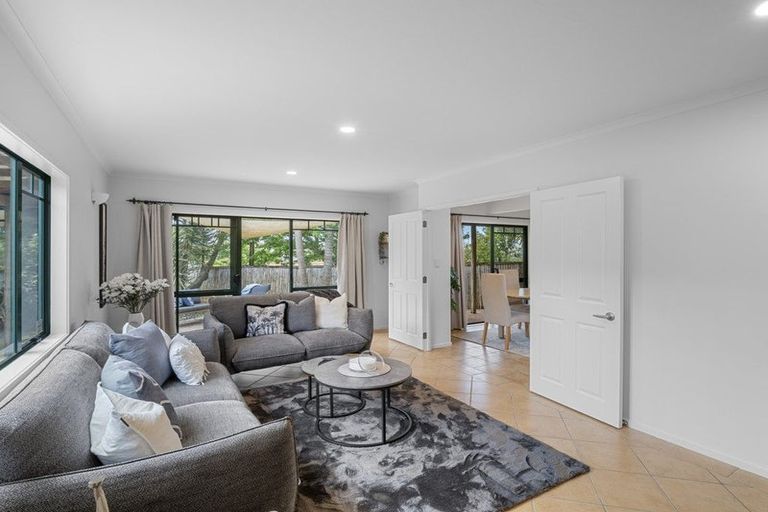 Photo of property in 2/62 Target Road, Totara Vale, Auckland, 0629